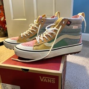 VANS HIGH TOP SNEAKERS